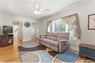 16 Park Avenue, Montville, CT 06382 - Photo 8