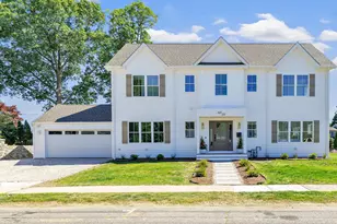 39 Commodore Pl, Milford, CT 06460 - Photo 1