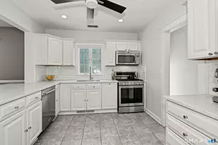 158 Courtland Hill St, Stamford, CT 06906 - Photo 4
