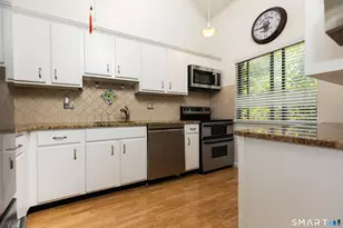 9 Old N Stamford Rd, Stamford, CT 06905 - Photo 2