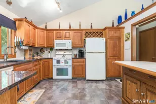 315 E Ridge Rd, Middletown, CT 06457 - Photo 8