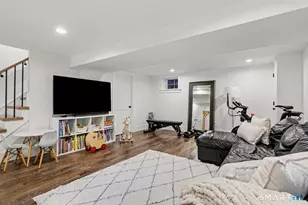 240 Henry St, Fairfield, CT 06824 - Photo 20