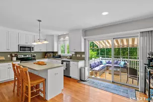 9 Summer Wind, Cromwell, CT 06416 - Photo 2