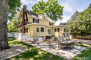 22 Ridgewood Rd, West Hartford, CT 06107 - Photo 2