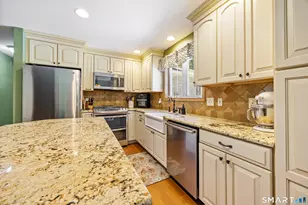 11 Coachlight Cir, Prospect, CT 06712 - Photo 8