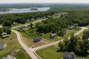 5 Starview Wy, East Hampton, CT 06424 - Photo 2