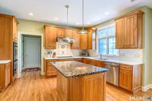 25 Wildrose Ln, Trumbull, CT 06611 - Photo 14