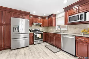 325 Rockwell Ave, Bloomfield, CT 06002 - Photo 10