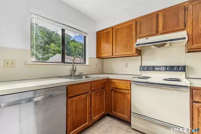 33 Deer Run #33, Bethel, CT 06801 - Photo 4