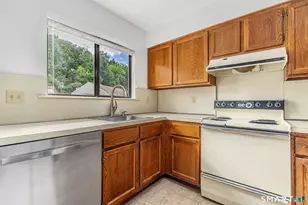 33 Deer Run, Bethel, CT 06801 - Photo 4