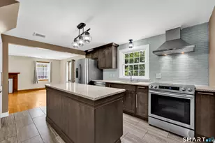 209 Lydale Pl, Meriden, CT 06450 - Photo 4