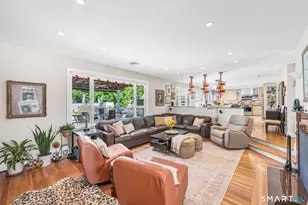 1085 Ocean Ave, New London, CT 06320 - Photo 4