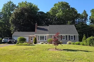 13 Peach Tree Ln, Glastonbury, CT 06033 - Photo 2