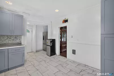 810 Briarwood Avenue, Bridgeport, CT 06604 - Photo 12
