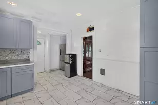 810 Briarwood Ave, Bridgeport, CT 06604 - Photo 12