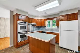 688 Raymond Hill Rd, Montville, CT 06382 - Photo 24