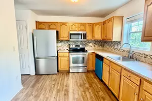 174 Stonefield Dr, Waterbury, CT 06705 - Photo 2