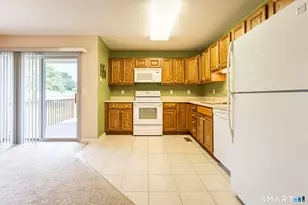 21 Farmbrook Ln, Vernon, CT 06066 - Photo 2