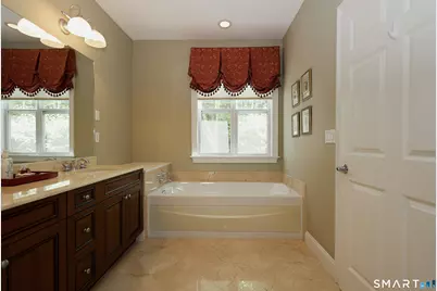 25 Franklin Court #25, Newtown, CT 06470 - Photo 18