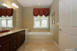25 Franklin Ct, Newtown, CT 06470 - Photo 18