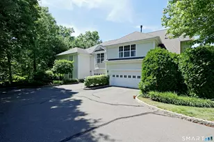 25 Franklin Ct, Newtown, CT 06470 - Photo 2