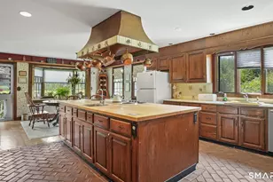 21 Fuller Rd, Trumbull, CT 06611 - Photo 20