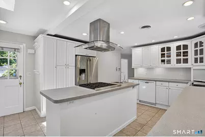2 Diamond Drive, Newtown, CT 06470 - Photo 8