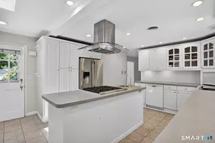 2 Diamond Dr, Newtown, CT 06470 - Photo 8