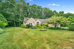 19 Whitehall Ln, Groton, CT 06355 - Photo 2