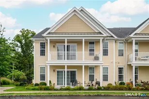 822 Center Meadow Ln, Danbury, CT 06810 - Photo 2