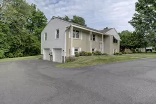 390 Ballfall Rd, Middletown, CT 06457 - Photo 2