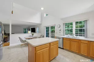 175 Rolling Green, Middletown, CT 06457 - Photo 10