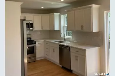 1686 Litchfield Turnpike #B, Woodbridge, CT 06525 - Photo 4