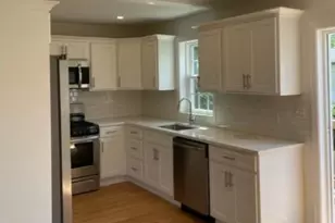 1686 Litchfield Turnpike, Woodbridge, CT 06525 - Photo 4