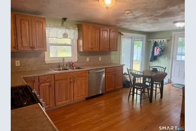 30 Allyn Avenue, Norwich, CT 06360 - Photo 4
