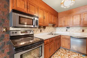34 Crescent St, Stamford, CT 06906 - Photo 6