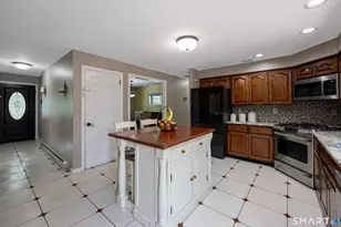 124 Pasadena Ave, Stratford, CT 06614 - Photo 8