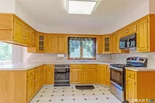 76 Thimble Rock Rd, Middletown, CT 06457 - Photo 2