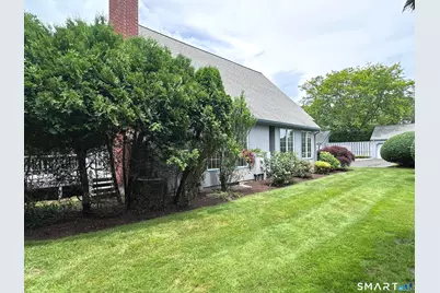 166 Glengarry Road #166, Fairfield, CT 06825 - Photo 2