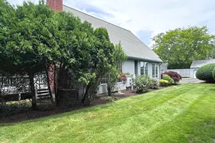 166 Glengarry Rd, Fairfield, CT 06825 - Photo 2