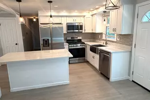 31 Forest Ln, Bloomfield, CT 06002 - Photo 2
