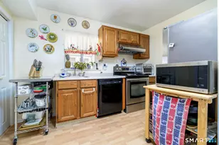 2 Washington Ct, Stamford, CT 06902 - Photo 12