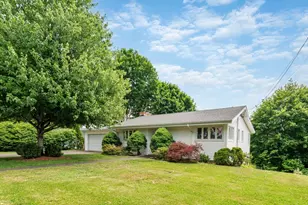 72 Calhoun Ave, Trumbull, CT 06611 - Photo 2