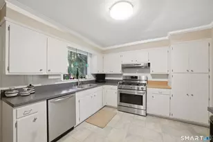 10 Joan Rd, Stamford, CT 06905 - Photo 8