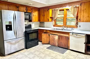 44 Coventry Rd, Bristol, CT 06010 - Photo 2
