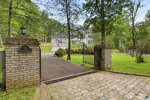 18 W Haviland Ln, Stamford, CT 06903 - Photo 2