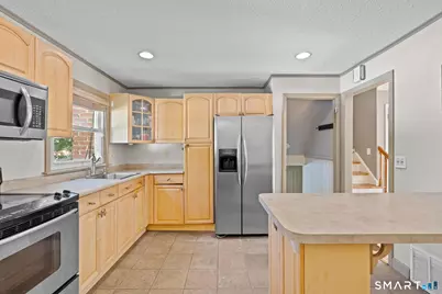 63 Bates Street, Hartford, CT 06114 - Photo 6