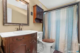 63 Bates St, Hartford, CT 06114 - Photo 16