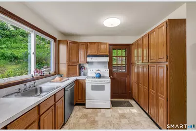 16 Ledge Road, East Lyme, CT 06357 - Photo 14