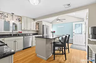 57 Warwick St, West Hartford, CT 06119 - Photo 2